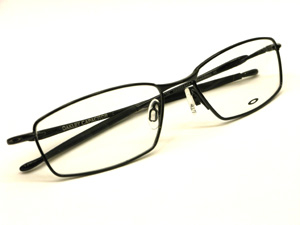Oakleycapacitorpolishedblack04