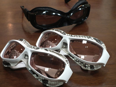 20110306fa161bkandwhandmwh