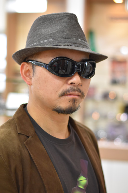 20151201darthvaderfactory900sungl_6