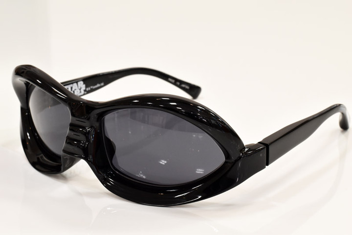 20151201darthvaderfactory900sunglas