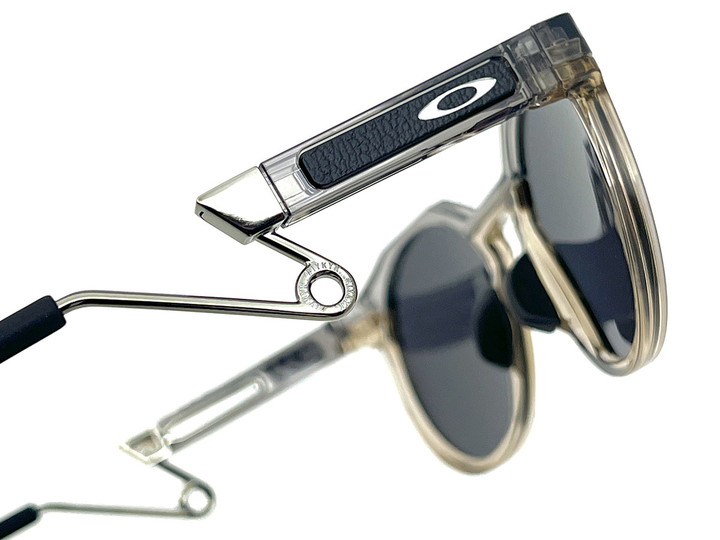 Oakley HSTN デイミアン•リラードSignature My signature Oakley HSTN sunglasses are out now! 😎 Feature my D