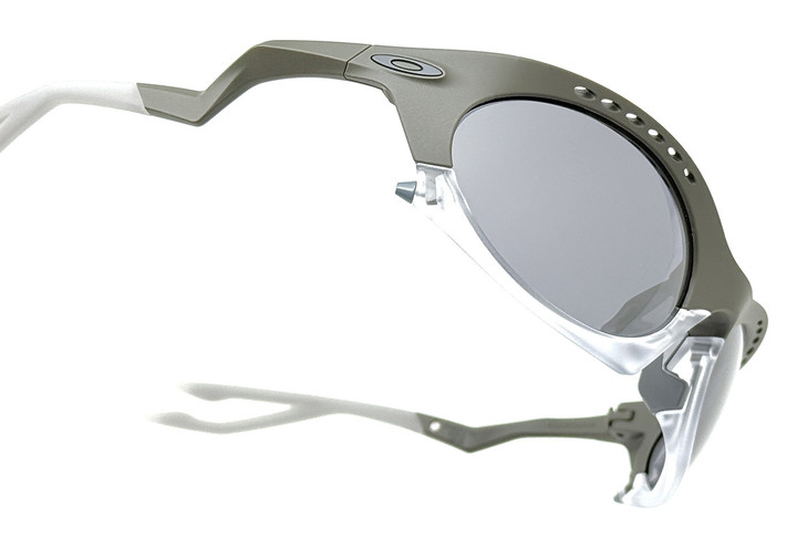 Hamayaブログ : OAKLEY PLANTARIS 新色追加